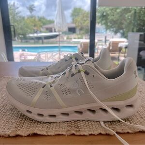 On Running Cloudsurfer Mens Athletic Shoes - Light Gray and green size 12.5